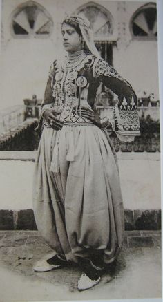 a2496a0a6d61576b2c48bff3f1a13906--harem-pants-robes-traditionnelles